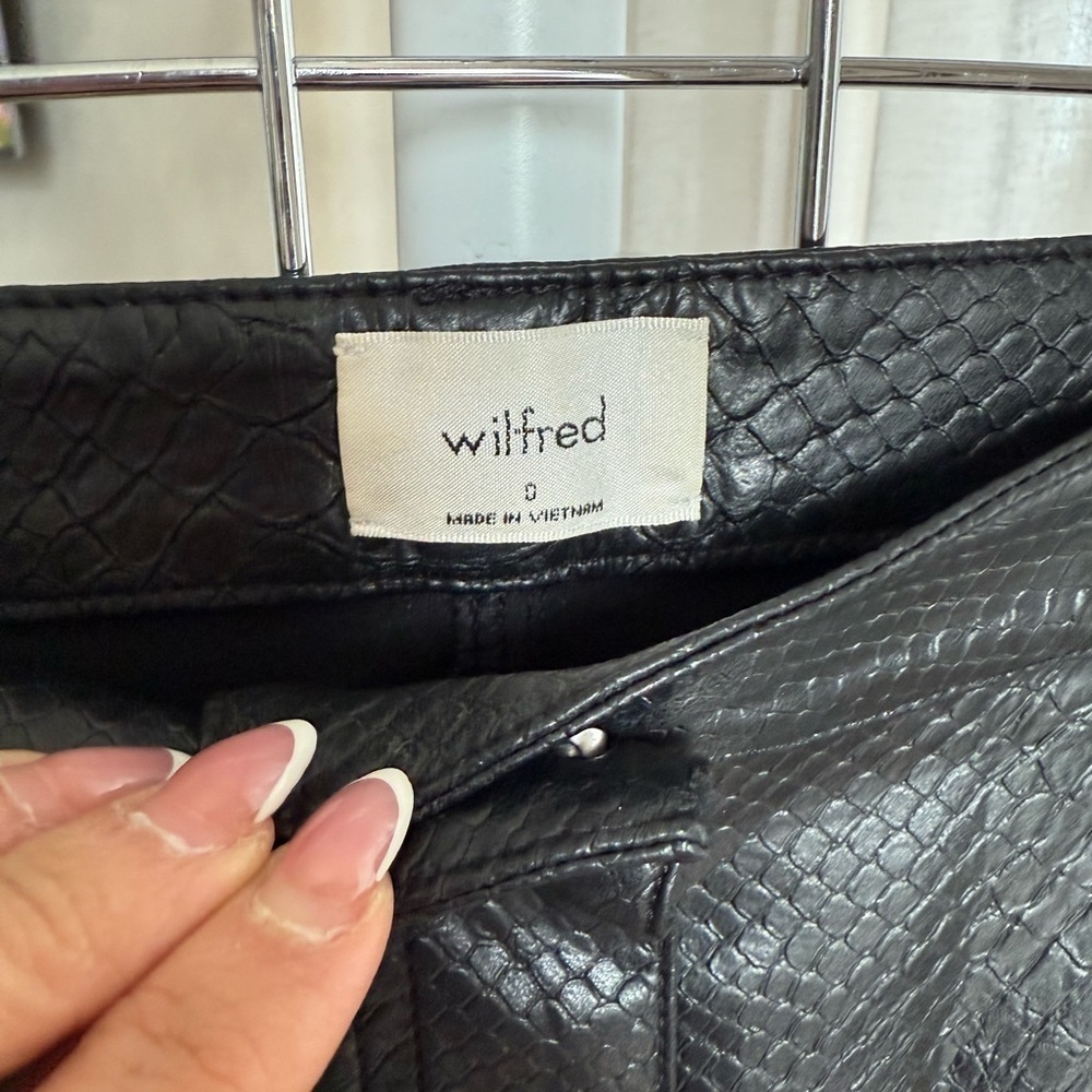 Aritzia Wilfred The Melina Black Snakeskin Vegan Faux Leather Pant Size 0 - Picture 7 of 7